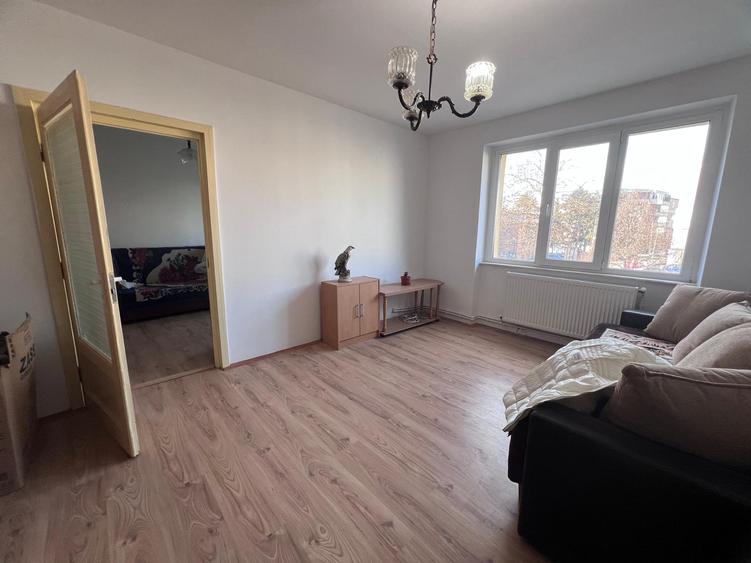 Apartament 2 camere, etaj 1, Simeria-zona Centrala