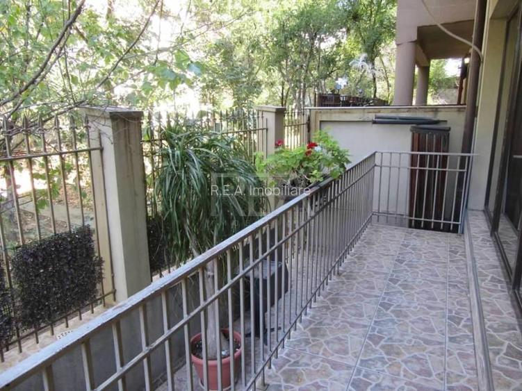 Vila 5 camere Trapezului, centrala, an 2007, 174 mp - 11