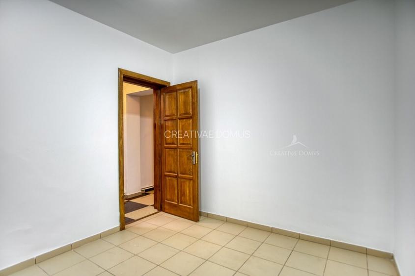 Piata Pache Protopopescu - Casa cu 11 camere si doua locuri de parcare - 26