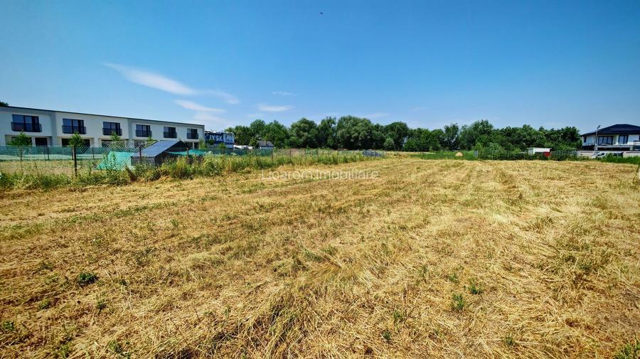 BARTOLOMEU,intravilan,intre case,suprafata de 774 mp,constructii P+2 - 11