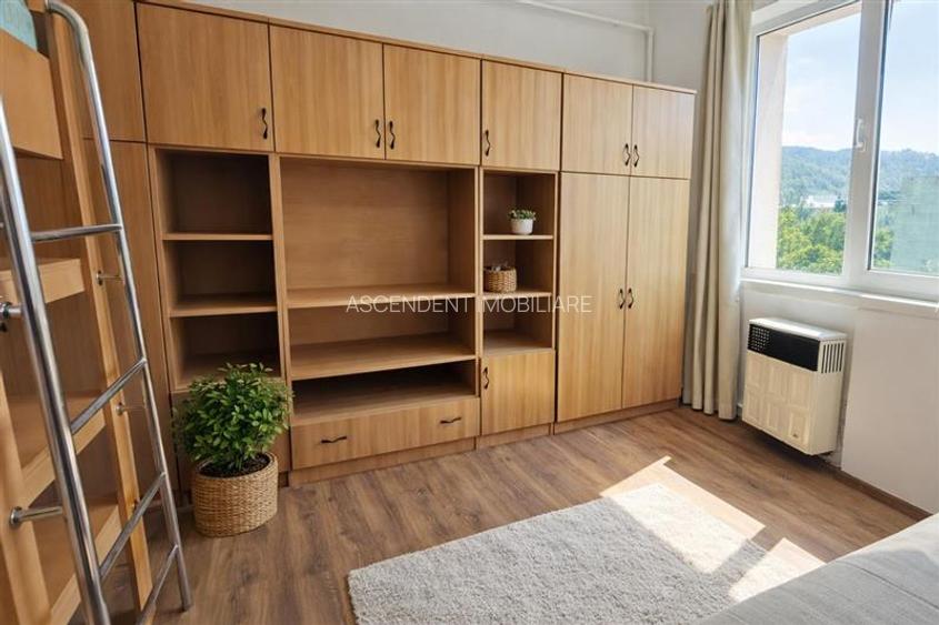 Garsoniera luminoasa cu bucatarie utilata si baie cu cada - 2