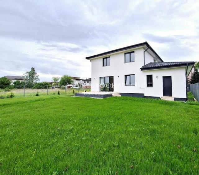 Vila 5 camere cu garaj langa Paradisul Verde - 2