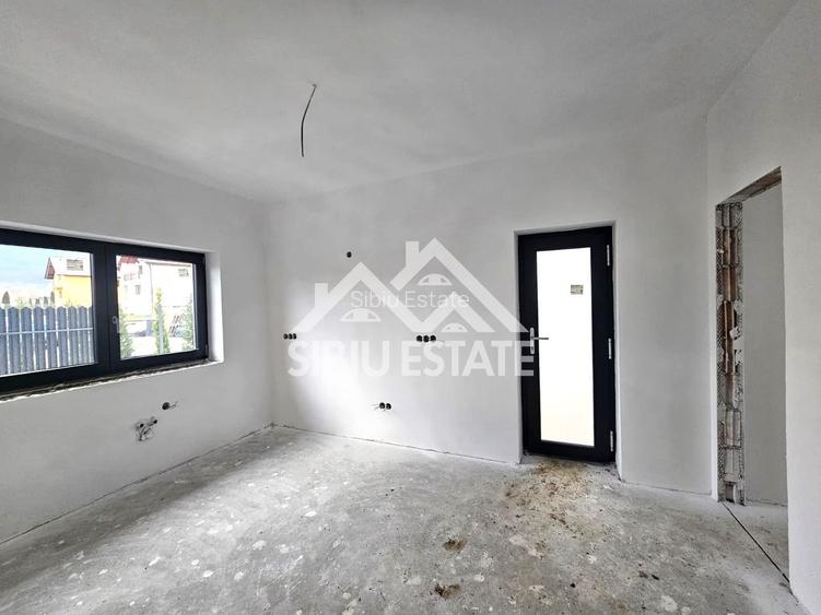 Casa Sibiu, Poplaca 4 camere, 3 bai, terasa si curte NOU - 6