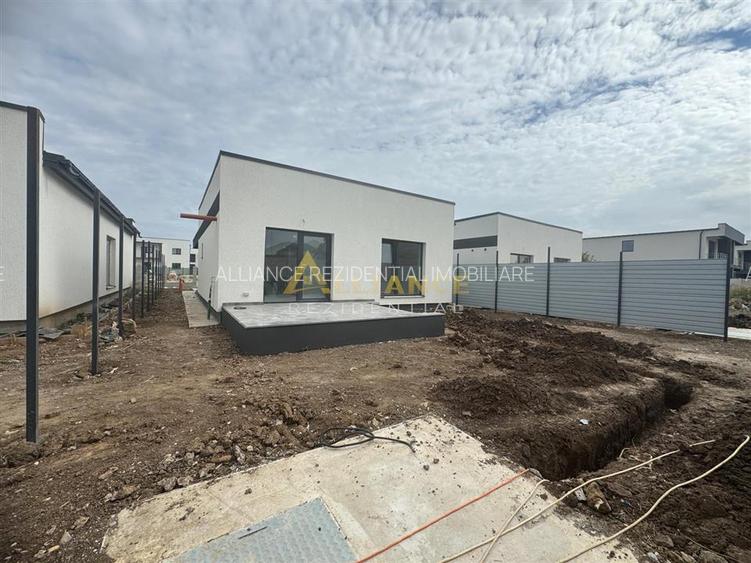 Casa individuala - 3 camere - 2 bai -361 mp teren - 5