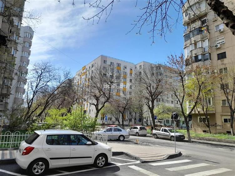 DUMBRAVA NOUA, IVAN ANGHELACHE, 52 MP ETAJ 6/8 BLOC 1985 - 12