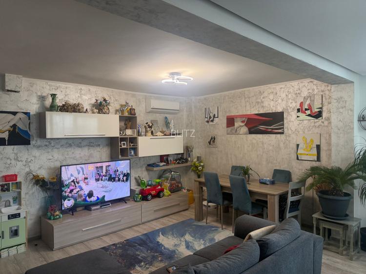 CASA DEOSEBITSA MOBILATA in stil italian ,zona podul VIORELE , teren 280 mp - 12