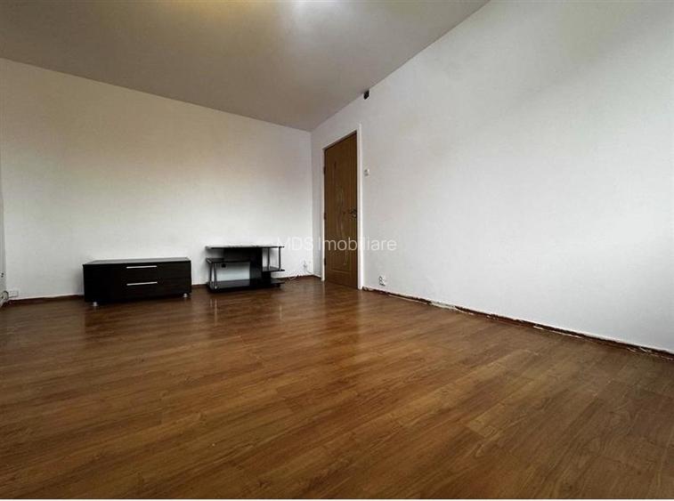 Renovat complet aproape de Mall in bloc mansardat - 2