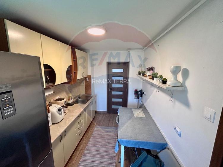 DE INCHIRIAT: Apartament spatios cu 3 camere si terasa generoasa - 6