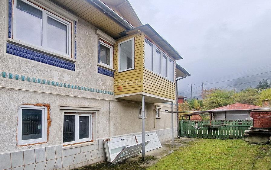 Aproape De Castelul Cantacuzino - 4