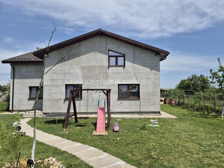 Mihailesti, vanzare vila P+M, 258mp, teren 912mp. - 6