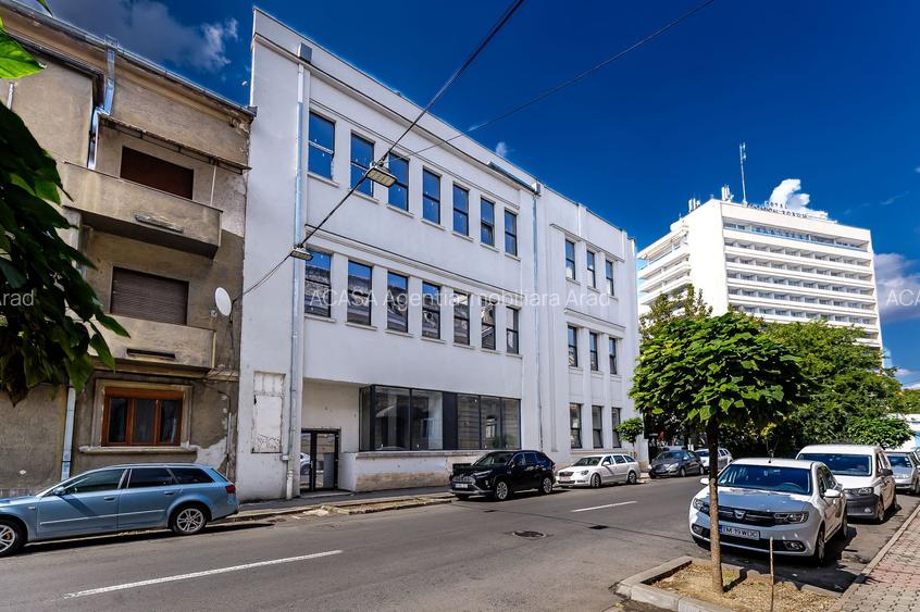 Clădire ultracentrală de vânzare Bulevardul Decebal Comision 0 - 4