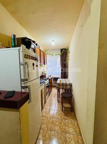 Apartament 2 camere semidecomandat Razboieni - 9