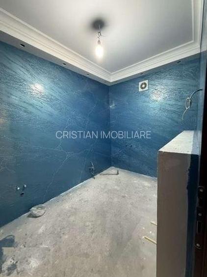 Super Vila! P+1+M, teren 4000 mp, constructie anul 2000, la 30Km de Braila - 10