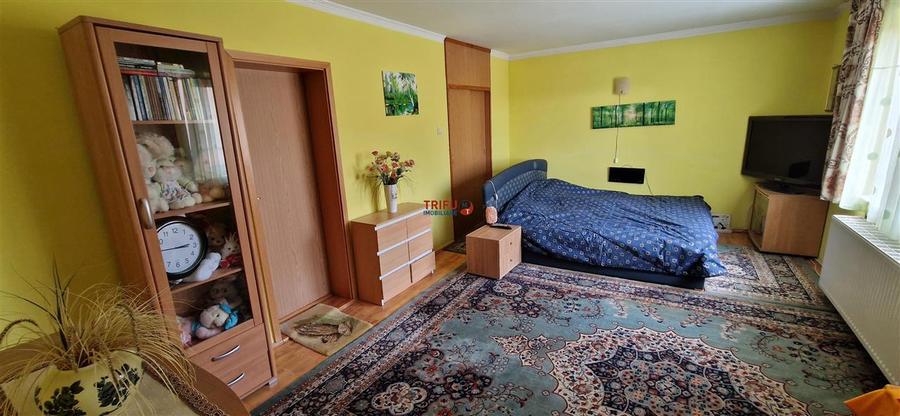 Casa cu 912mp teren 5 camere strada asfaltata