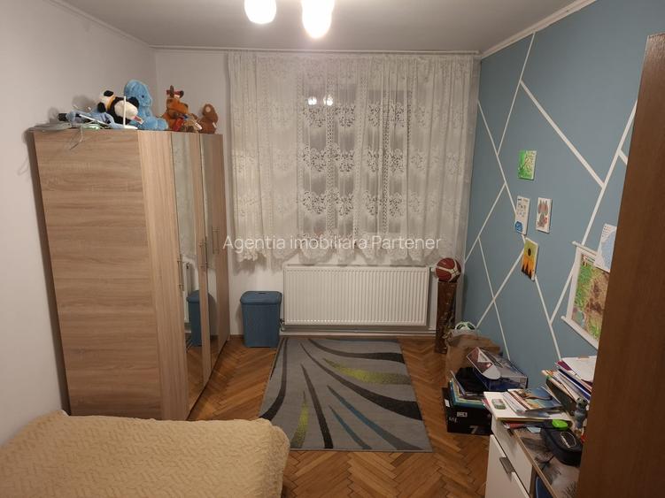 3 camere Exercițiu / fondul vechi , Decomandat / centrala , Amplasament DEOSEBIT - 3