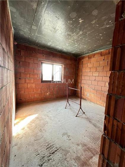 Sacalaz - Zona excelenta - Duplex spatios - 5 camere - P+1 - Locuri de parcare i - 13