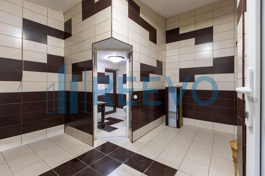 Clădire și teren de investiție, central Roman - 57