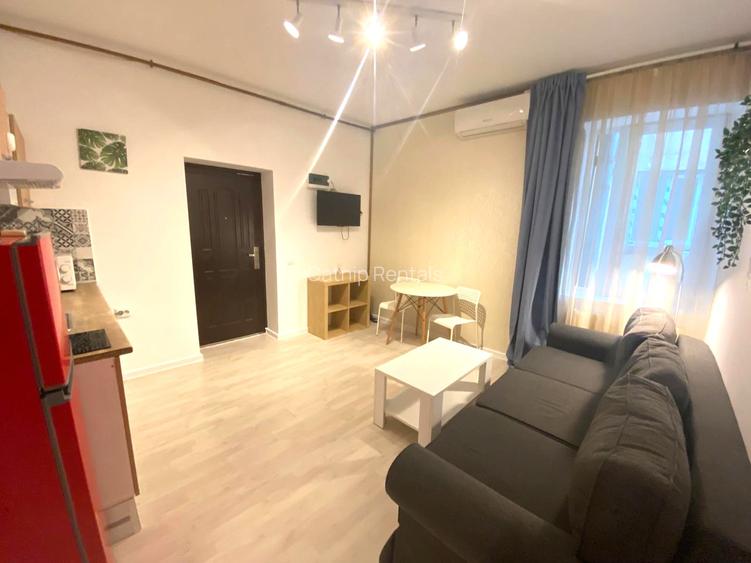 2-Bedroom Apartment for Rent – Central & Parkside Location - 2