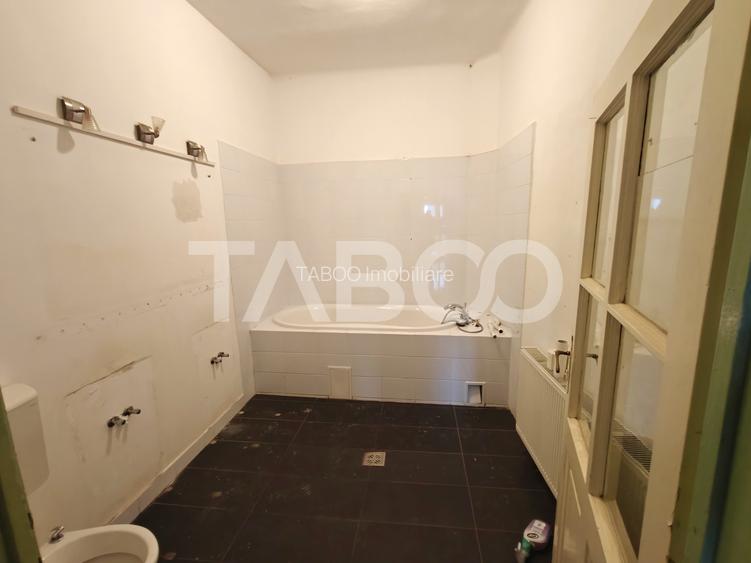 Spatiu de inchiriat pretabil Restaurant - zona Lupeni - Comision 0 - 8