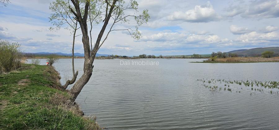 Teren Rotbav  str. Ștefan cel Mare – 3668 mp, intravilan cu deschidere la lac. - 3