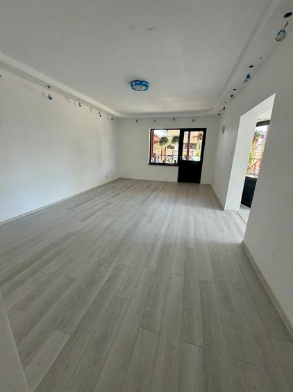 Duplex P+1, 5 camere, 214 mp Utili, Terasă și Curte Privată