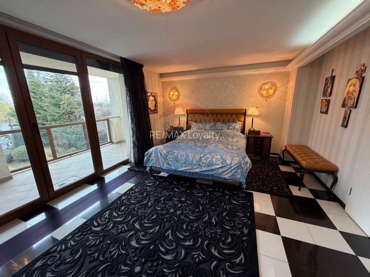 De vanzare Casă / Vilă cu 9 camere la lac cu piscina - 16