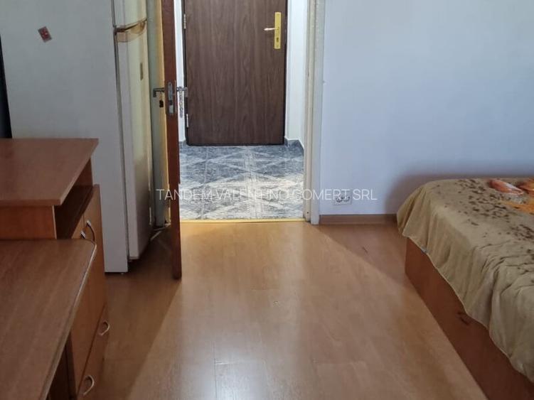 Titan , Postavarul - 2