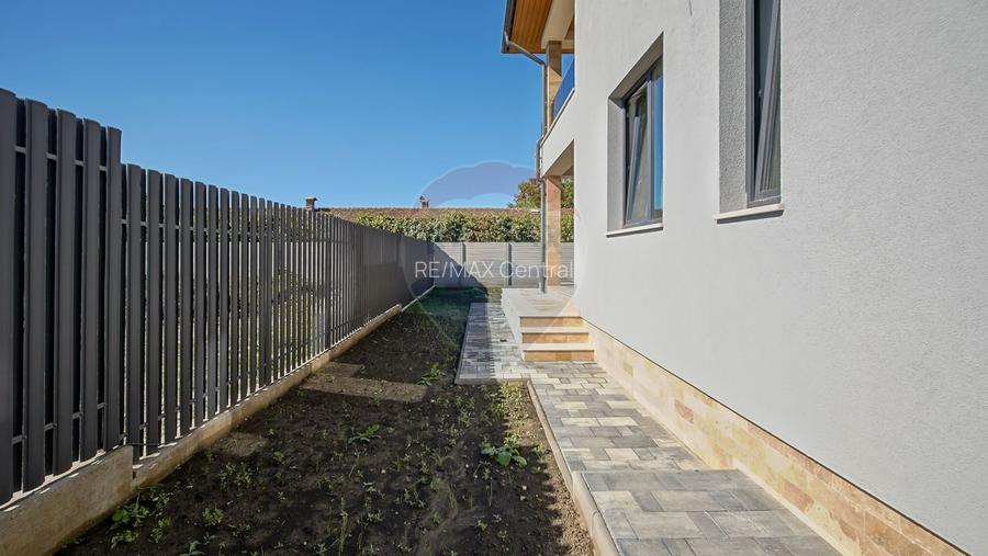 Casă / Vilă cu 5 camere de vânzare - 30