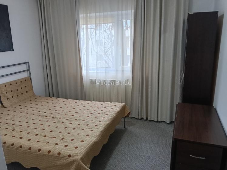 Închiriez apartament  - 3