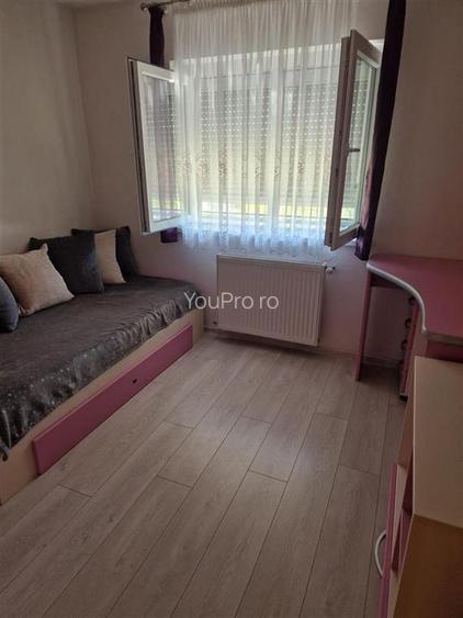 Dambovita 3 camere Decomandat etaj 4 - 16