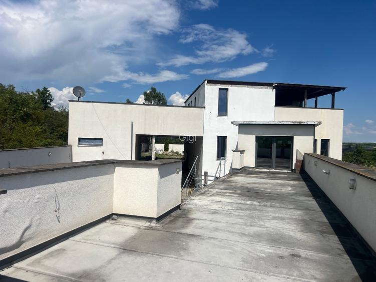 Casa cu variante de dezvoltare pensiune,clinica sau casa particulara privata 100 - 2