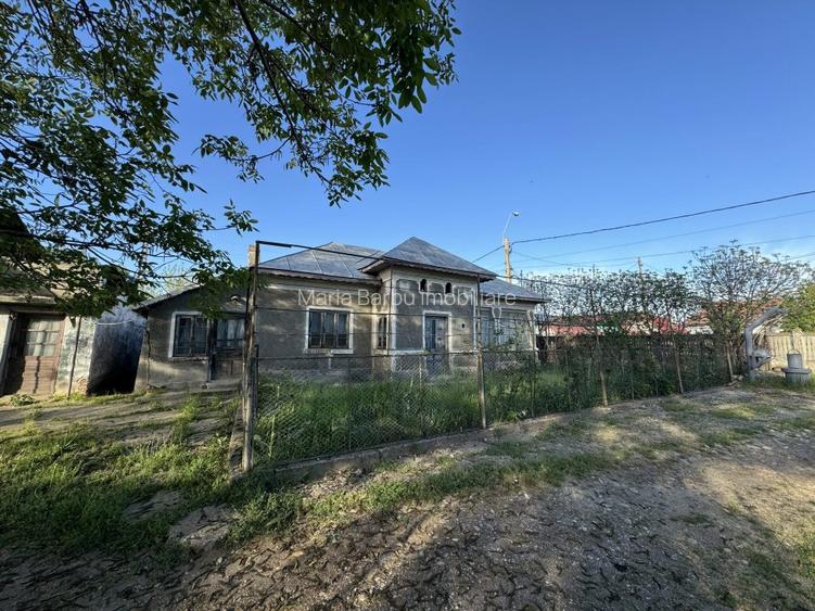 Teren intravilan  3447 mp, cu casa modesta, Desch. 30 m, str. Gr. Alexandrescu - 7