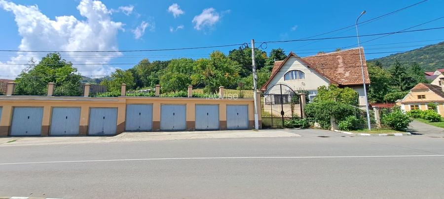 Proprietate superba teren, cladire cu opt garaje si gard zidit - 16