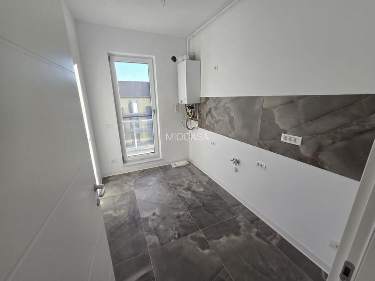 Disponibil imediat. La asfalt. Bucatarie inchisa. 2 Locuri de Parcare. - 4