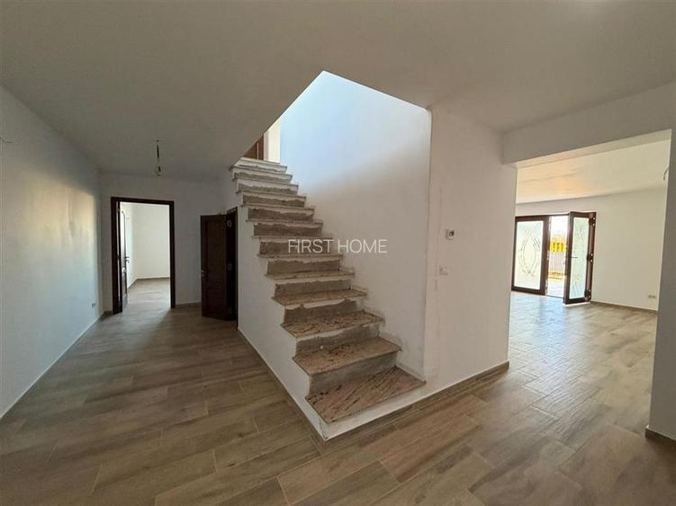 Vila deosebita Parter + Mansarda de vanzare in Odobesti - 11