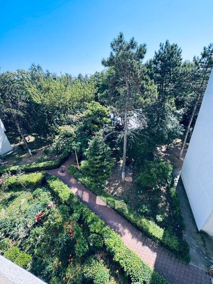 Apartament 3 camere decomandat vis a vis de hotel zodiac