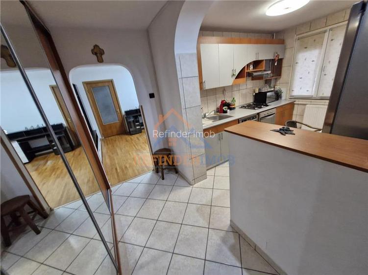 Vanzare apartament 3 camere, zona Trapezului - 10