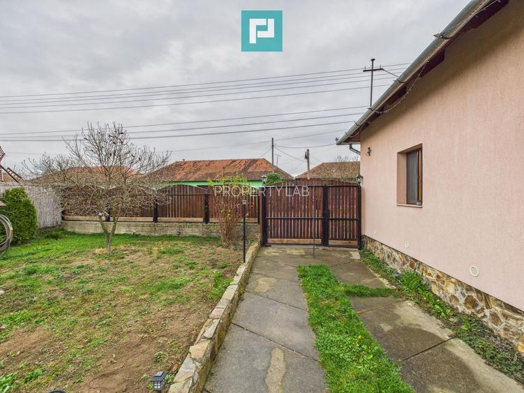 Casă renovată în localitatea Comănești, Arad - 25