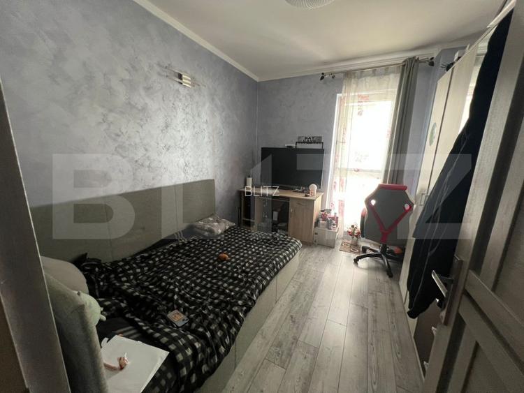 Apartament de vanzare, cu 3 camere, 92 mp, parcare, intermediar, zona VIVO - 4