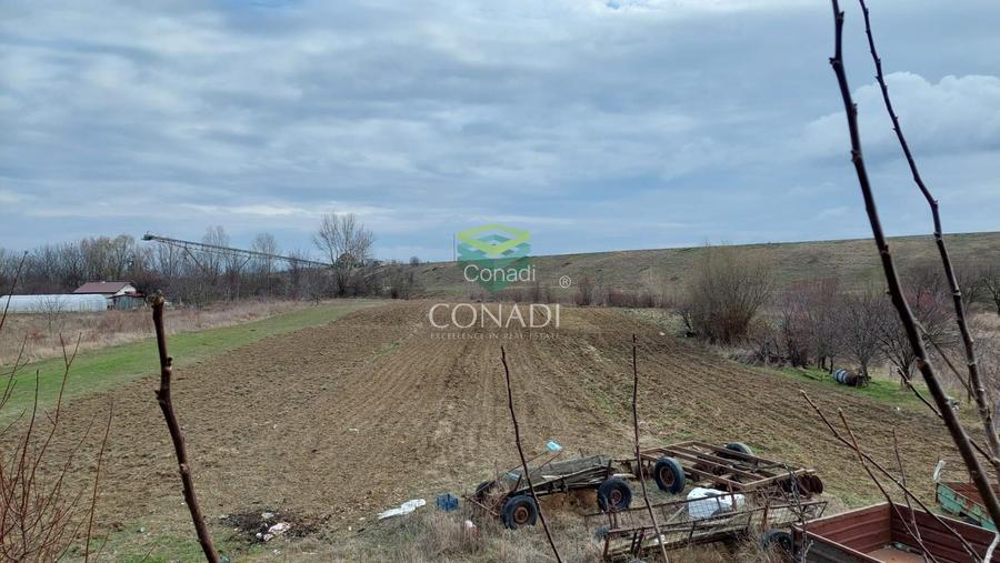 Vila la rosu cu teren in comuna Cornetu - 2