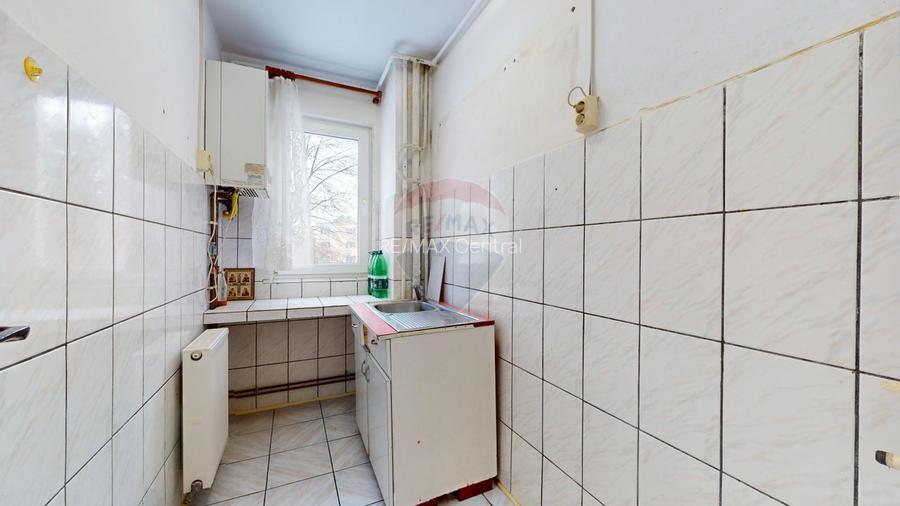 De vânzare: 2 camere, baie cu geam, etaj 2 - 5