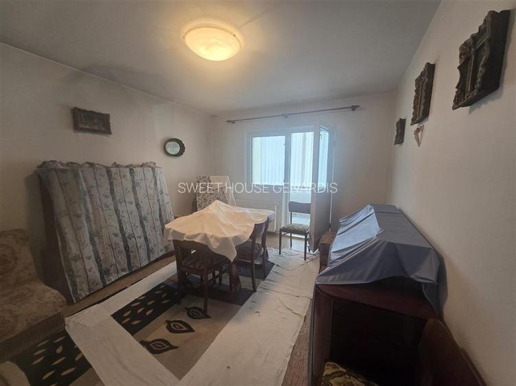 Apartament cu trei camere in zona centrala - 11