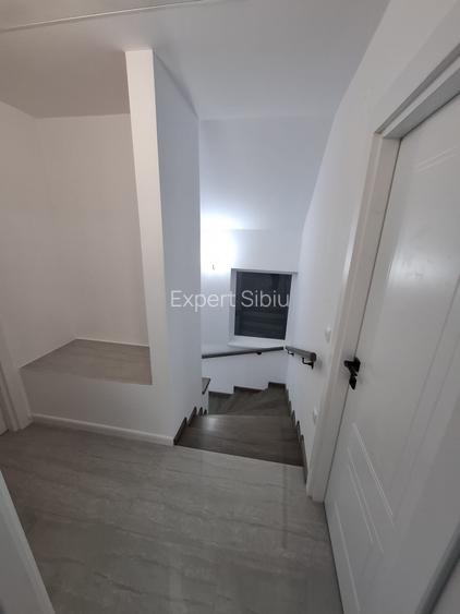 Casă nouă de închiriat 4 camere nemobilata ,în Cisnădie - 9