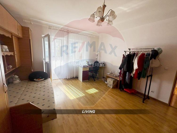 Apartament de închiriat - Petru Rareș - - 5