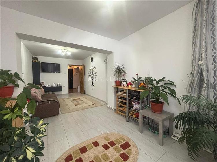 Apartament 4 camere de vanzare zona centrala Tulcea - 2