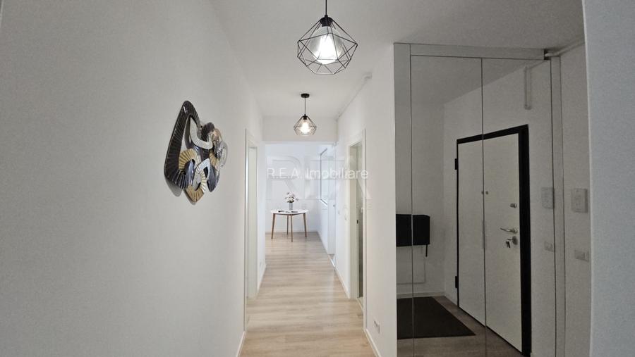 3 camere, vedere panoramică, 13 septembrie - 8