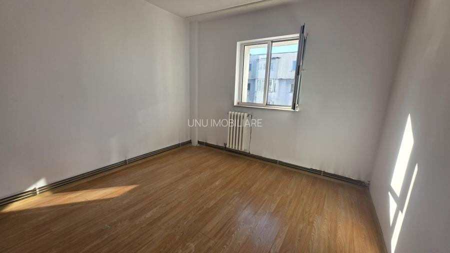 BAZA 3 - 2 CAMERE SEMIDECOMANDAT - ETAJ INTERMEDIAR - BLOC DIN 1979 - 6