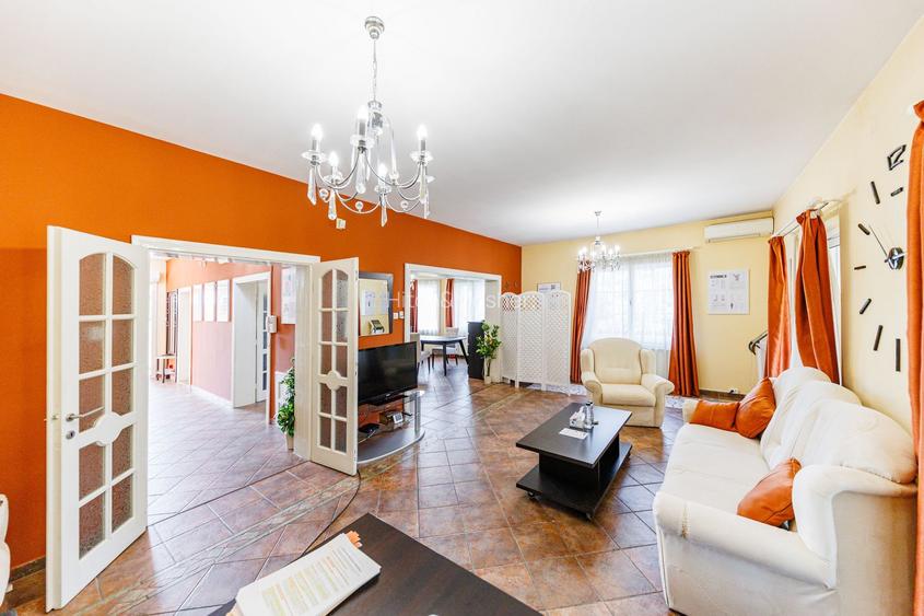 Vilă cu spatii largi, curte generoasă, locație excelentă - 10