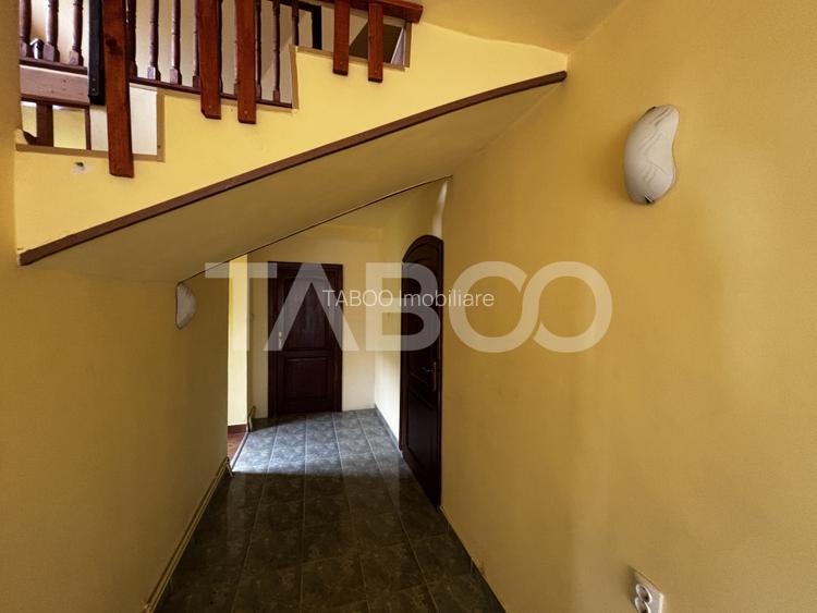 Casa de inchiriat 5 camere  ideala pentru muncitori prima afisare - 15