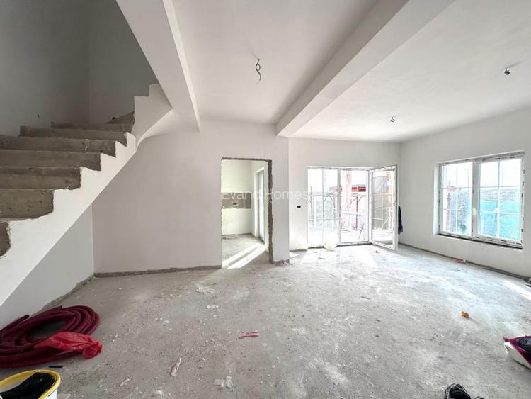 Duplex 4 camere despartit prin garaj - Mosnita Noua in zona foarte buna - 2